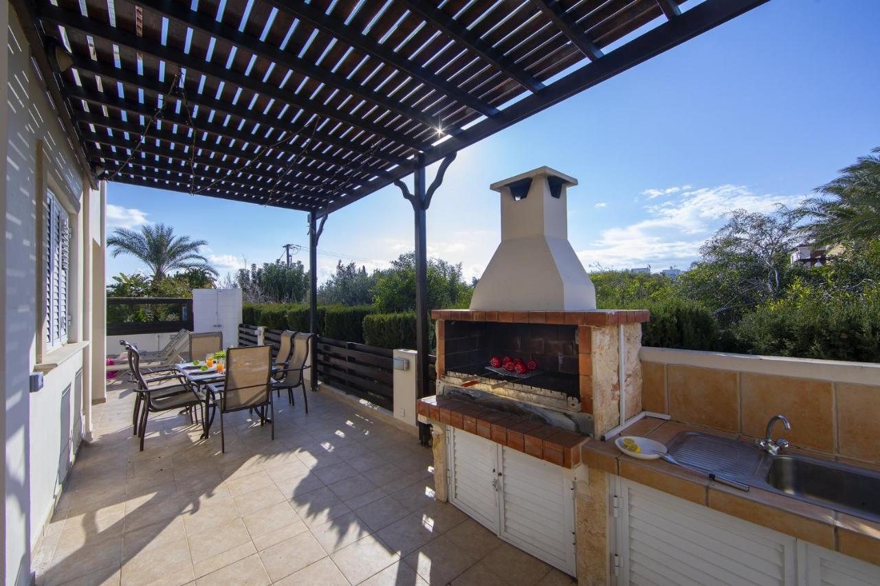 Villa Mesogeios 39 Paralimni Exterior photo