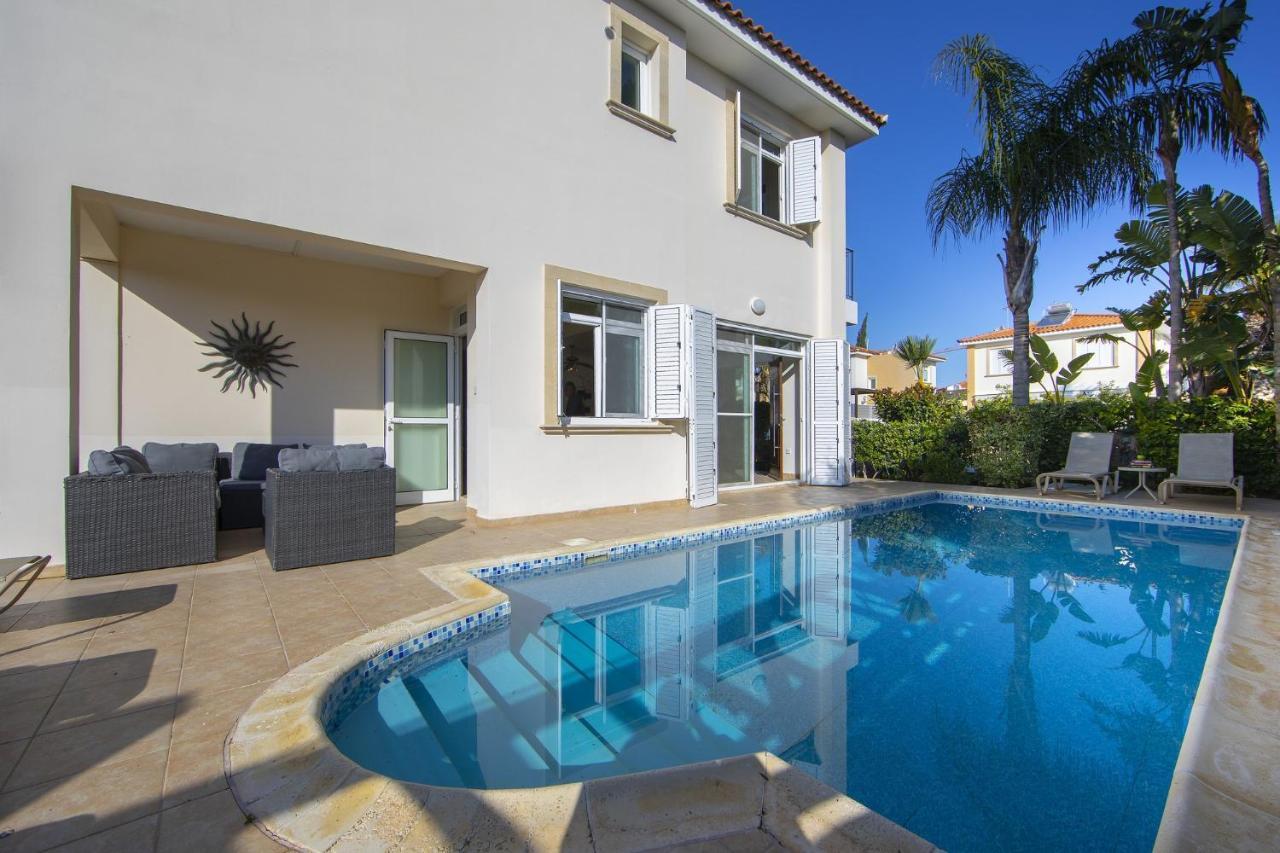 Villa Mesogeios 39 Paralimni Exterior photo